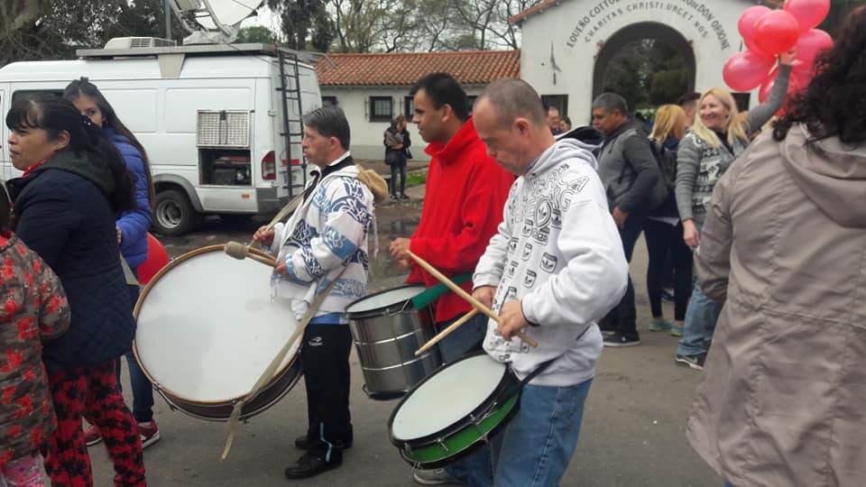 Ayúdanos a seguir brindando dignidad y amor - Foto 2